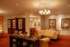 Fitzroy House, der havde været George Bernard Shaws bopæl, blev i 1956 til L. Ron Hubbards hovedkvarter og hjemsted for Hubbard Association of Scientologists International i London.
